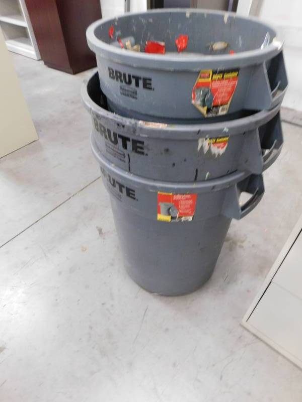 Rubbermaid Garbage Bins