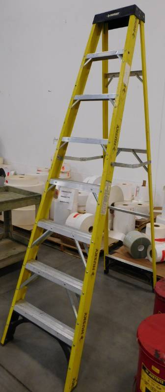 Husky Fiberglass 8 Step Ladder