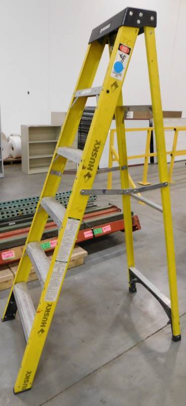 Husky Fiberglass 6 Step Ladder