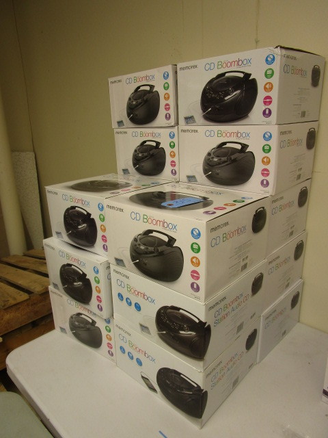 lot 315 image: PORTABLE AMFM CD BOOMBOXES