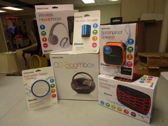 lot 316 image: ELECTRONICS BEACH BUNDLE