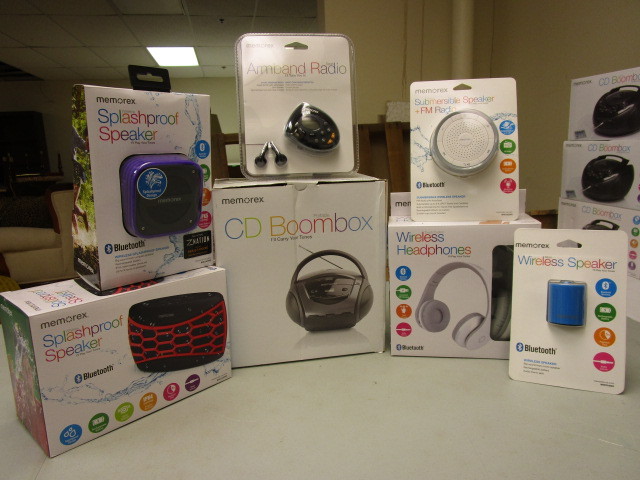 lot 321 image: ELECTRONICS BEACH BUNDLE