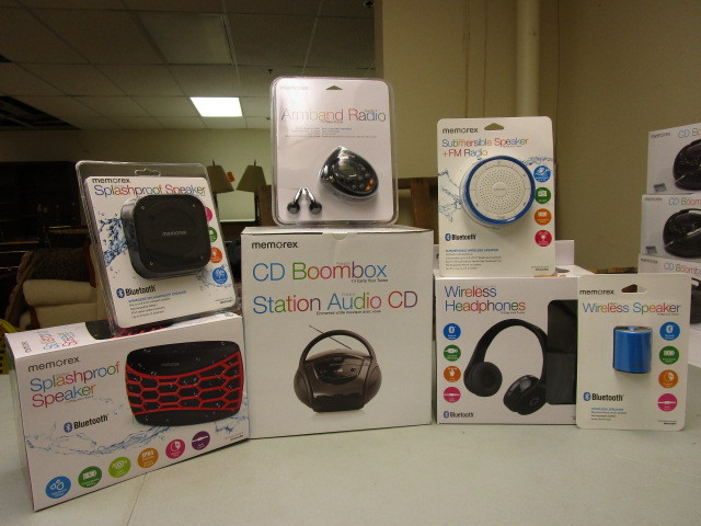 lot 326 image: ELECTRONICS BEACH BUNDLE