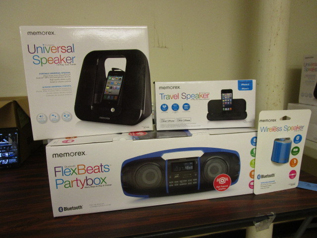 lot 335 image: ELECTRONICS PICNIC BUNDLE