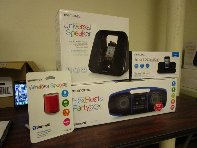lot 336 image: ELECTRONICS PICNIC BUNDLE