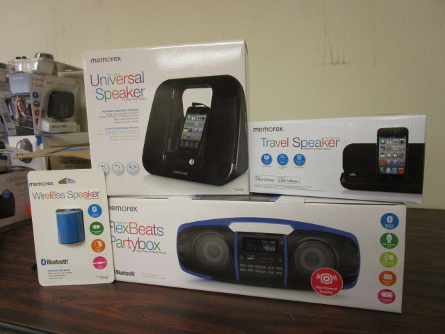 lot 337 image: ELECTRONICS PICNIC BUNDLE