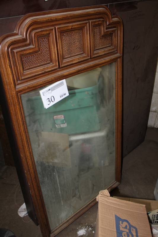 lot 30 image: Decorative Wood Frame Wall Mirror
