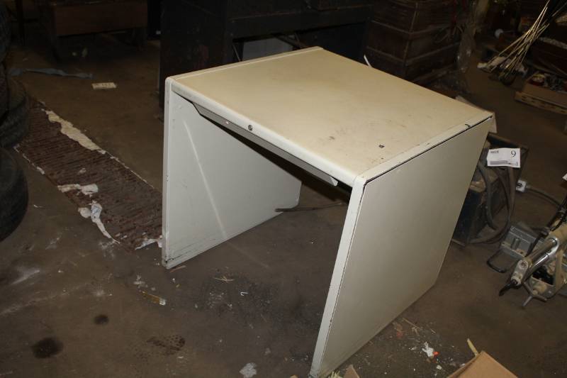 lot 32 image: Metal Computer Table with Single Drawer