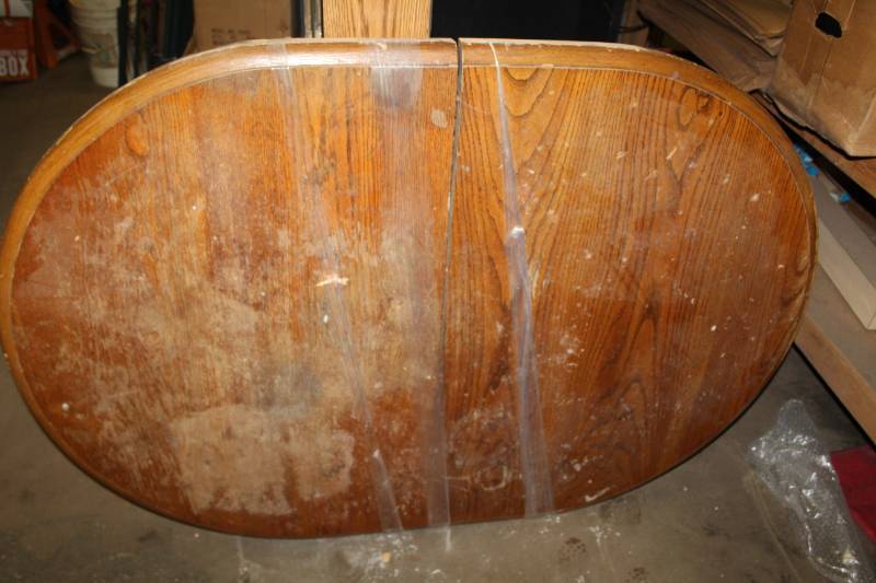 lot 29 image: Wood Dining Table with 2-Leafs