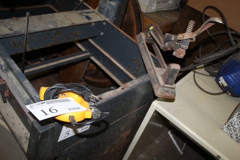 lot 16 image: Arrow Electric Stapler, Vintage Manual Stapler