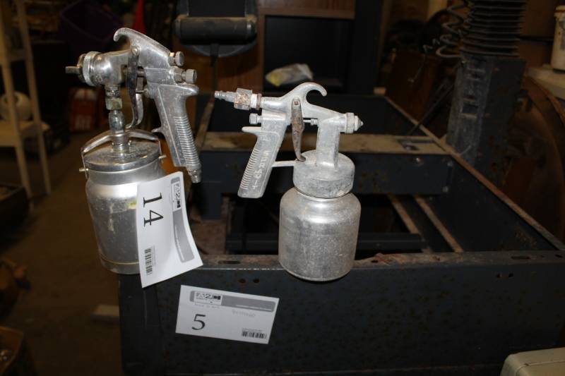 lot 14 image: Pneumatic Paint Sprayers