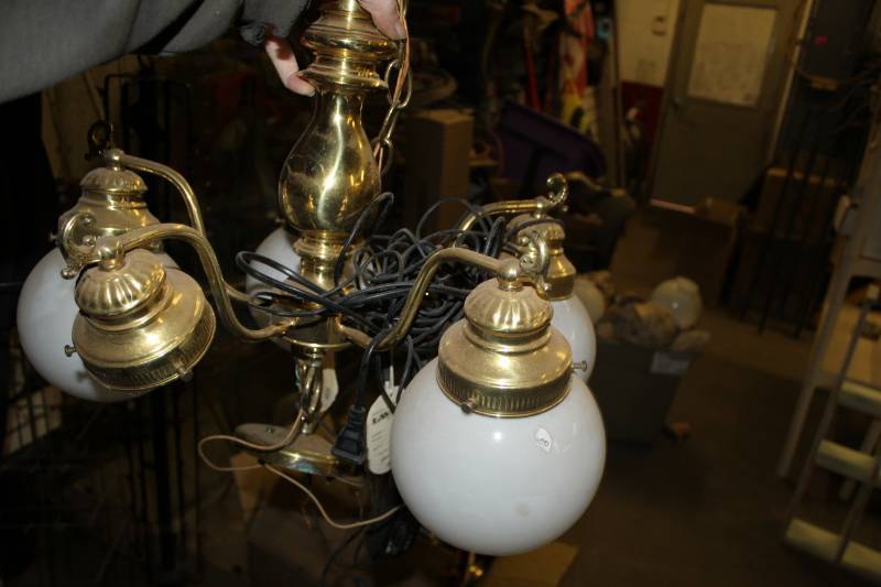 lot 60 image: Chandeliers