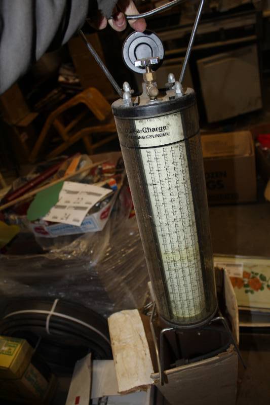 lot 27 image: Robinaire Dial-A-Charge Refrigerant Charging Cylinder