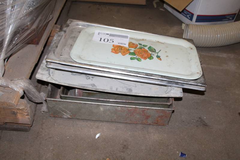 lot 105 image: Serving Trays, Baking Trays
