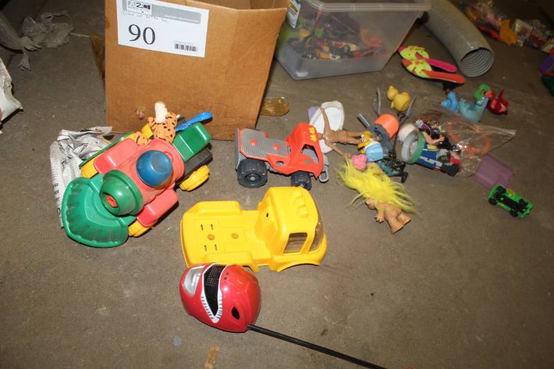 lot 90 image: Vintage Childrens Toys