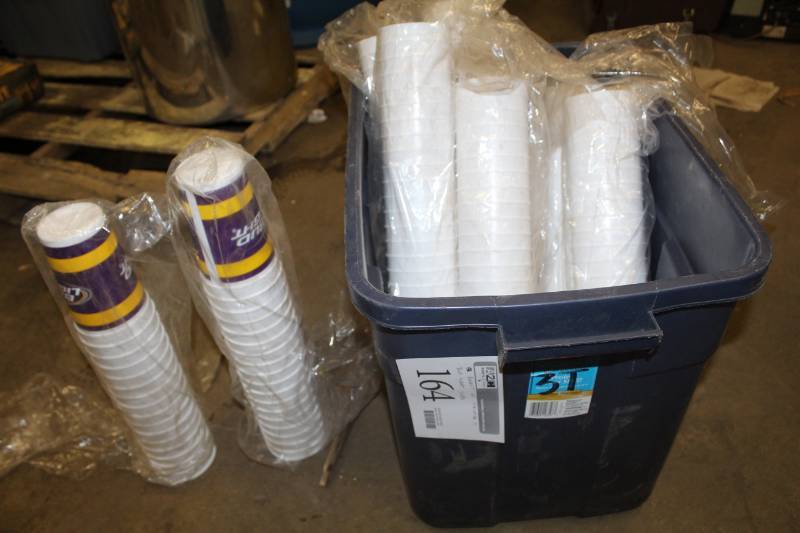 lot 164 image: Minnesota Viking and Bud Light Plastic Drink Cups