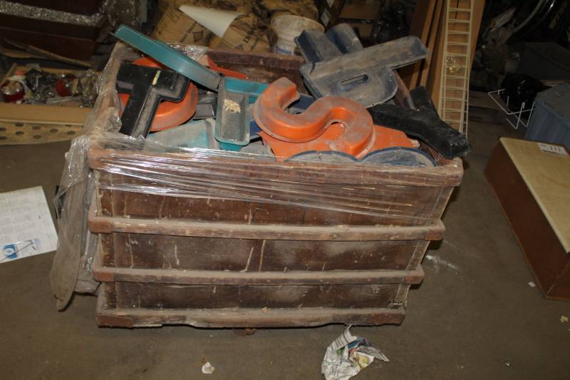 lot 25 image: Plastic Letters