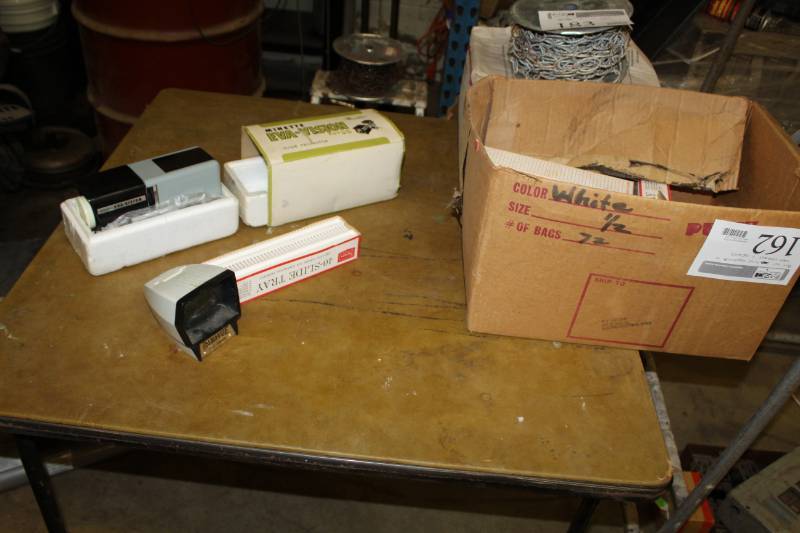 lot 162 image: Minette Eva-Vision 35mm Slide Projector with 40-Slide Slide Storage and Pana-Vue 2x8in. Viewer