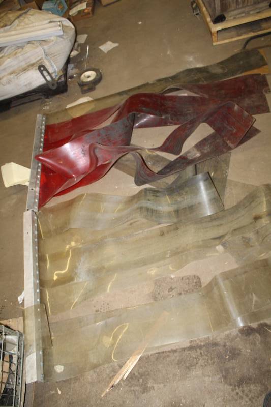 lot 20 image: Room Divider
