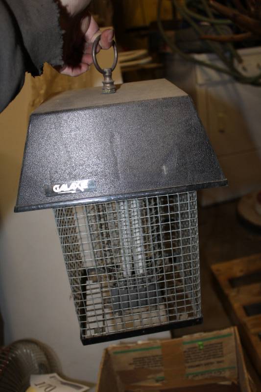 lot 171 image: Galaxie Bug Zapper