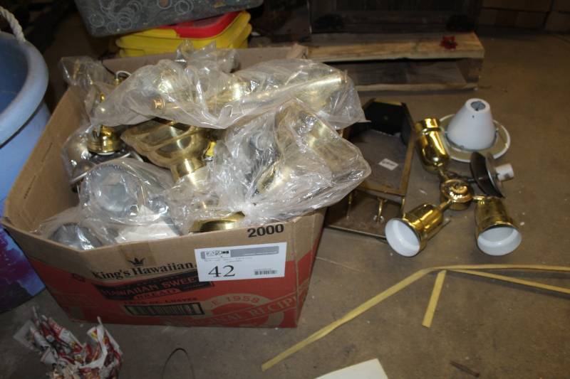 lot 42 image: Lighting