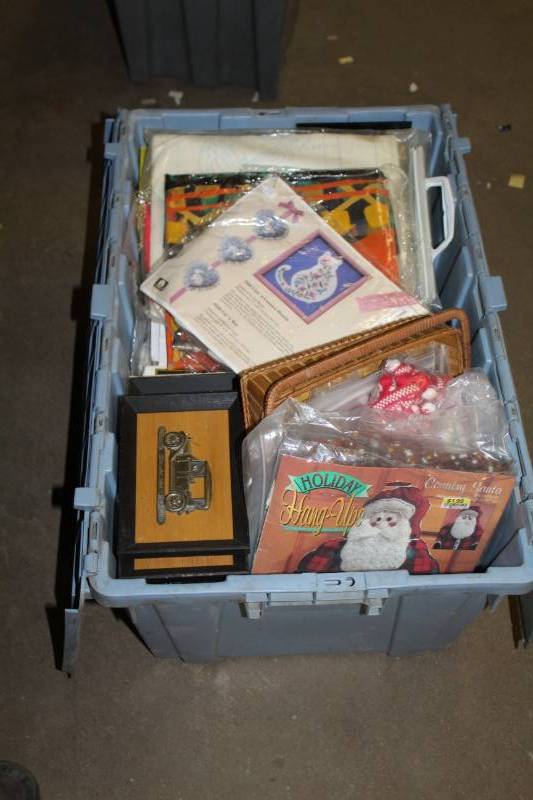 lot 115 image: Vintage Home Goods