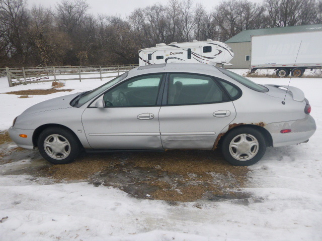 1998 Ford Taurus SE