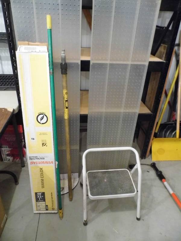 2 Spinner Displays - Step Ladder