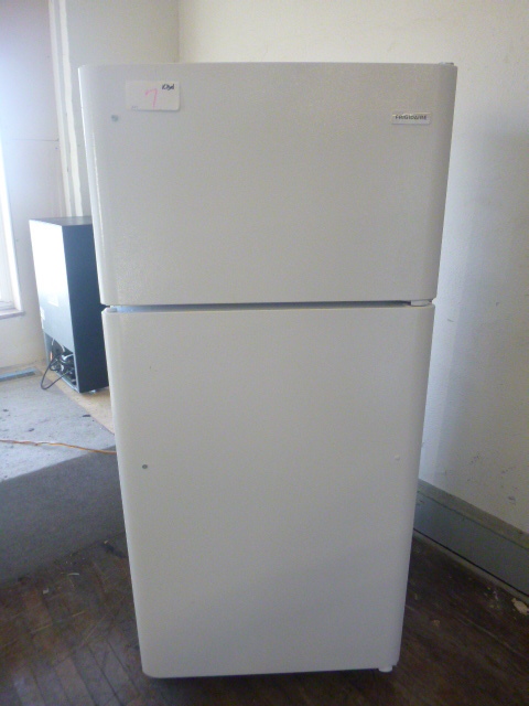 Frigidaire RefrigeratorFreezer