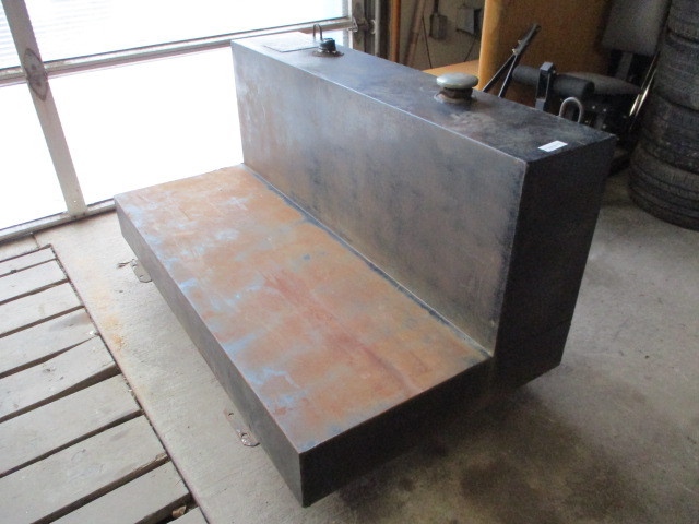 lot 3 image: Pickup Fuel Tank
