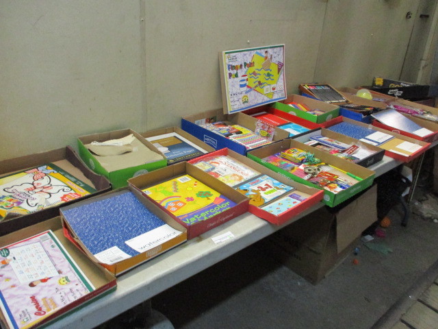 lot 32 image: Craft Supplies