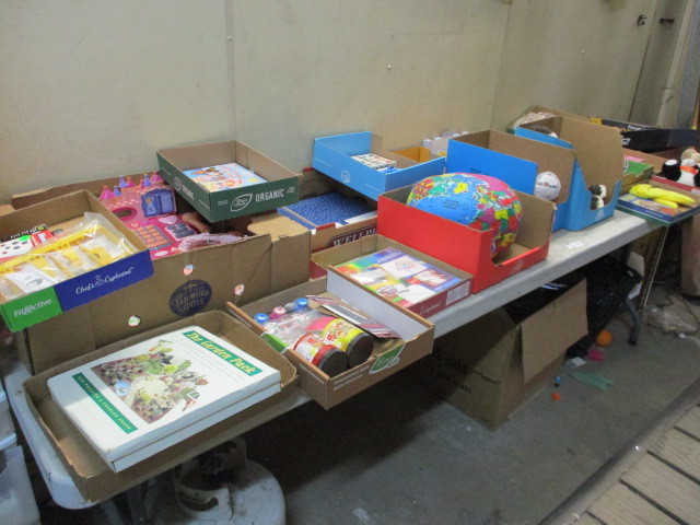 lot 34 image: Toys and crafts