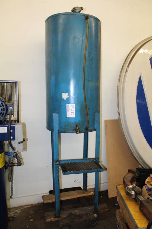 lot 217 image: Oil Tank with always new oil in it