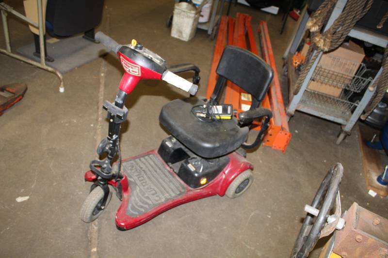 lot 233 image: Guardian Scooter with Pihsiang Electric Motor, Battery Charger