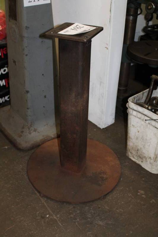 lot 284 image: Metal Shop Stand