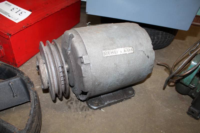 lot 219 image: Siemens-Allis Induction Motor