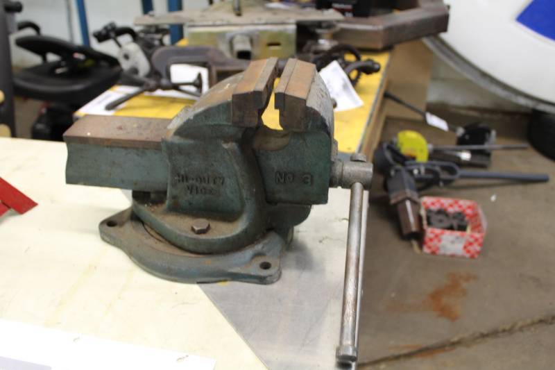 lot 238 image: Paramo High Duty Bench Vise