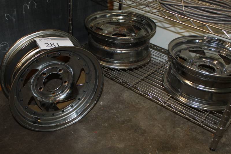 lot 281 image: 5-Lug Chrome Custom Wheels