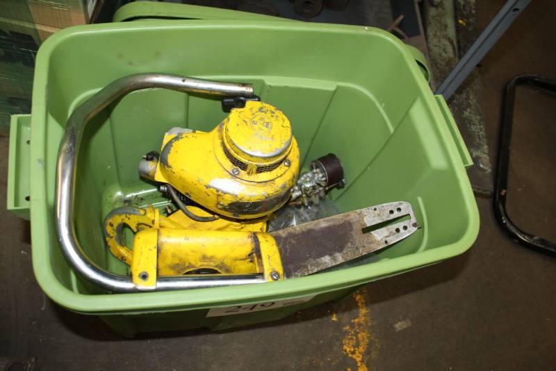 lot 249 image: 1957 David Bradley Chainsaw