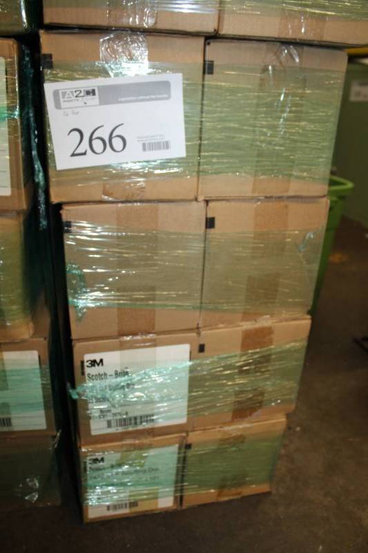 lot 266 image: Boxes of 3M Scotch-Brite #7472 ULF Scuffing Discs