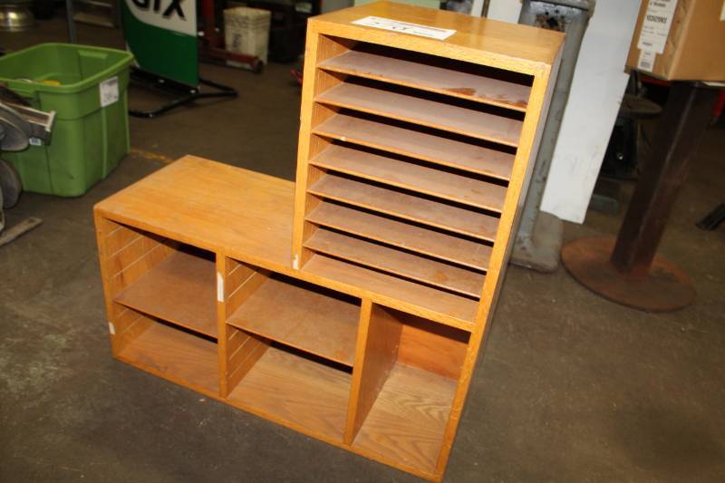 lot 270 image: Wood Organizer Storage Shelf