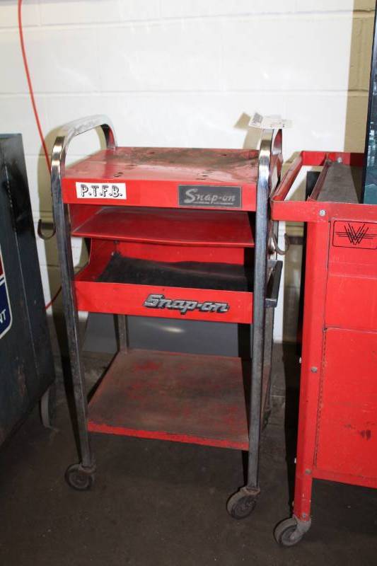 lot 224 image: Snap-On 3-Tier Metal Shop Cart