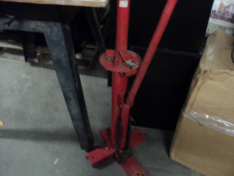 lot 145 image: Tire Changer...