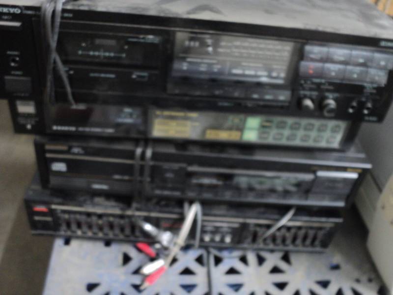 lot 114 image: Lot of 4 Electronics powers on...