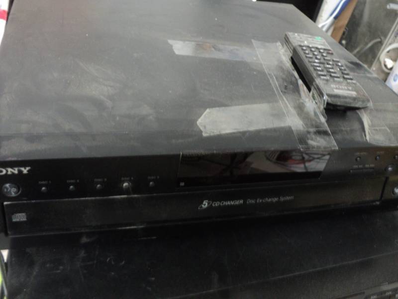 lot 129 image: Sony 5 CD Changer System with remot...