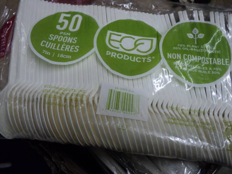 lot 13 image: 1000 Plastic Spoons...