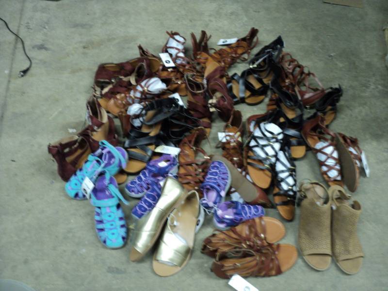 lot 18 image: 20 pairs of New Shoes various size...