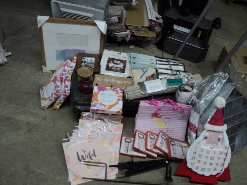 lot 28 image: Home Dcor ...