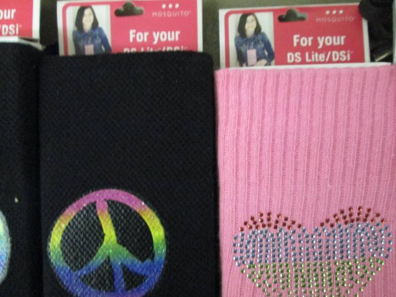lot 69 image: 4 Boxes of 4 Carrying Pouches for D...