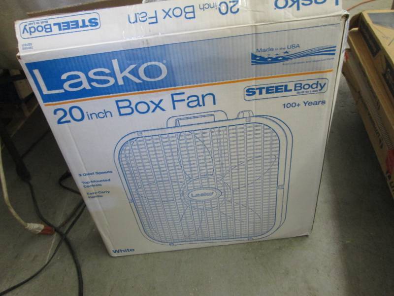 lot 174 image: Lasko 20 inch Box Fan open box ...